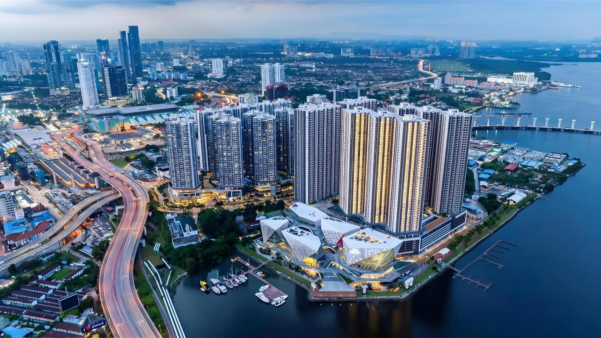 R&F Princess Cove Seine Region By Fuju With Seaview At Jb City Centre#Adjacent To Singapore#5 Mins Walk To Clq#Self Check-In#Free Parking Johor Bahru Malaysia