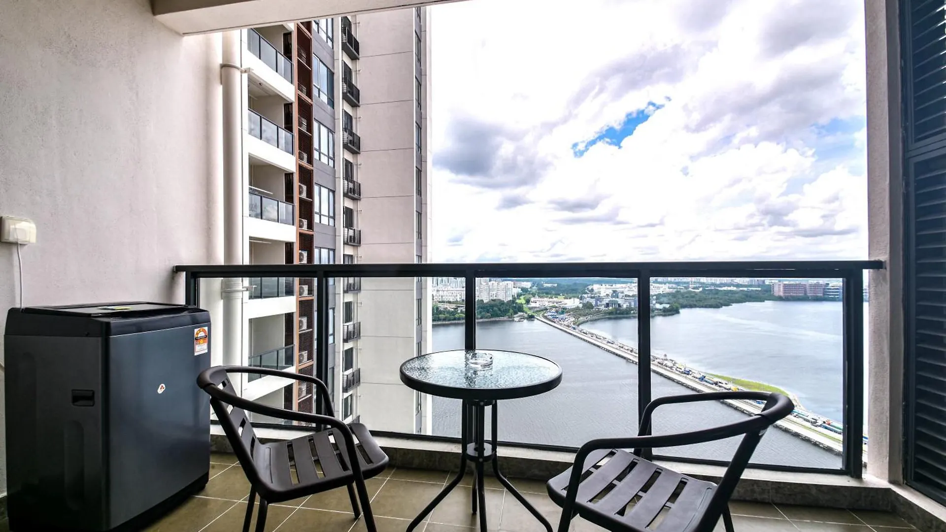 R&F Princess Cove Seine Region By Fuju With Seaview At Jb City Centre#Adjacent To Singapore#5 Mins Walk To Clq#Self Check-In#Free Parking Johor Bahru Malaysia